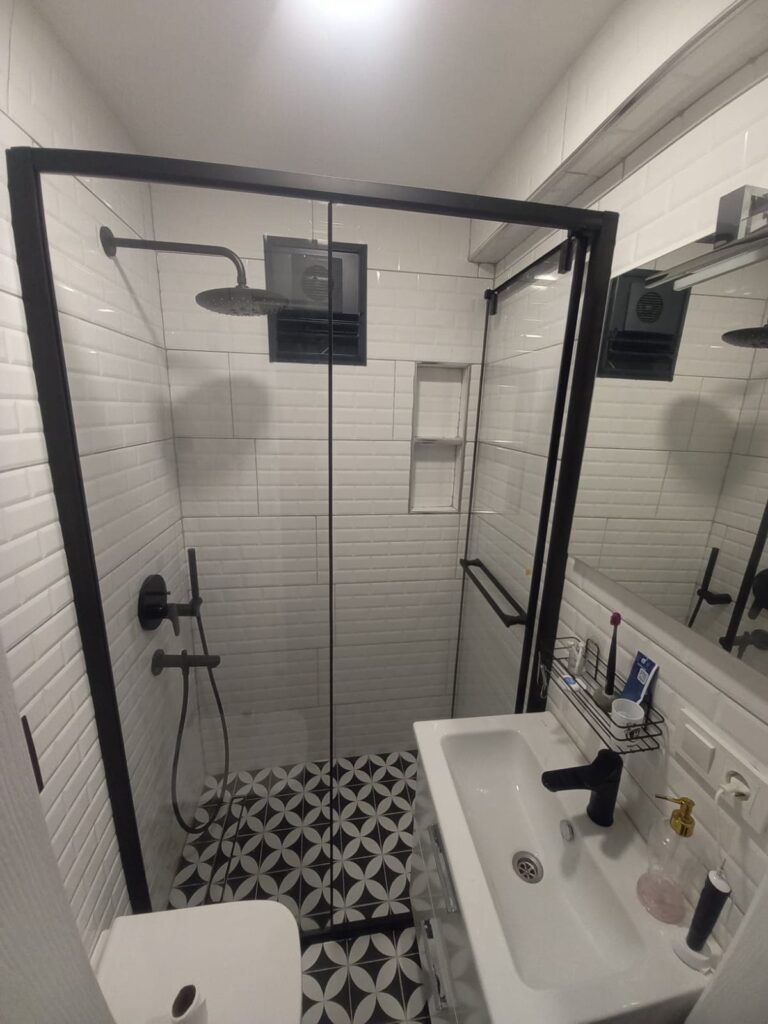 Giresun Merkez Siyah Profil Kare Duşakabin Montajı