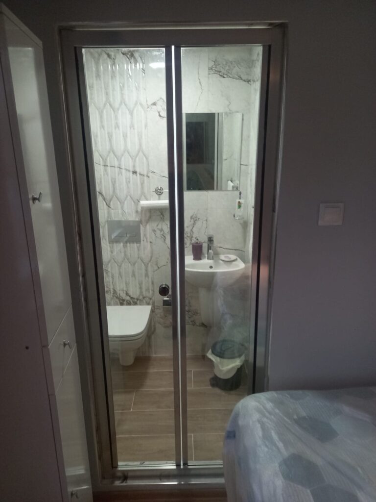 Giresun Merkez Siyah Profil Kare Duşakabin Montajı